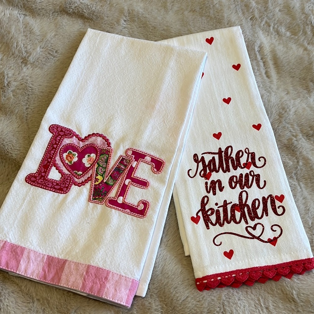NWOT Valentine Kitchen Towels ❤️❤️❤️